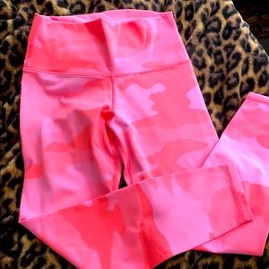 Neon pink Aerie camo leggings! Like new!